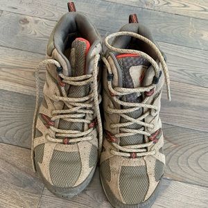 Waterproof hiking boots for women